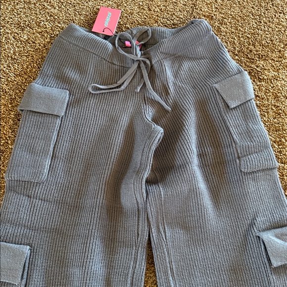 Women’s New with tags Edikted grey knit cargo pants sweatpants sz Small - Picture 2 of 2